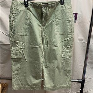 16P - NWT green capris - Gloria Vanderbilt